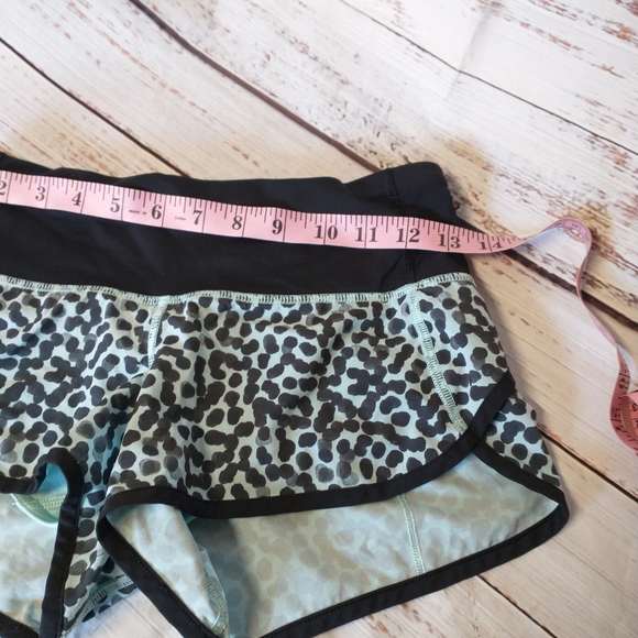 Lululemon run Speed Short Lined Athletic Lightweight size 2 - Picture 4 of 6
